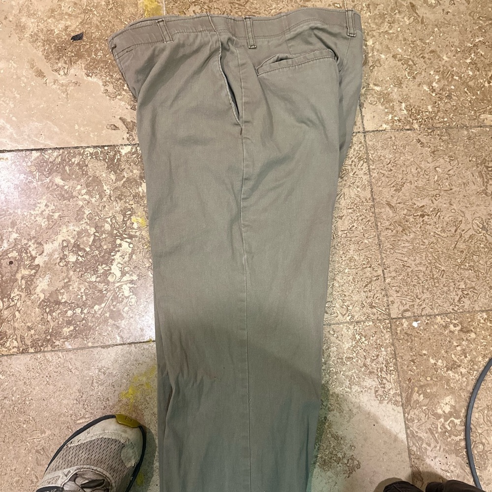Wrangler performance series khaki pants. Men’s 32x32 with comfort waistband